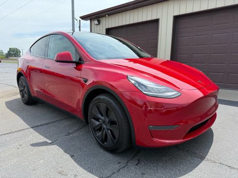 Used 2023 Tesla Model Y Long Range image 4