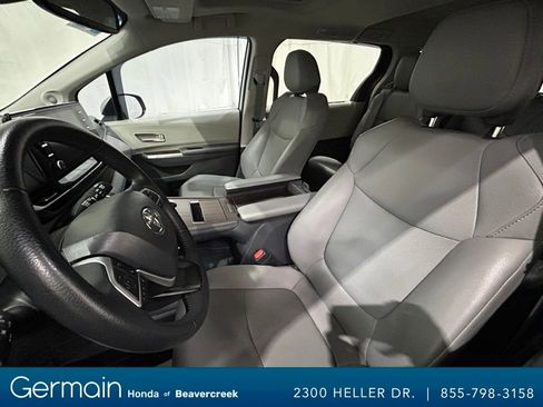 Used 2022 Toyota Sienna XLE image 29