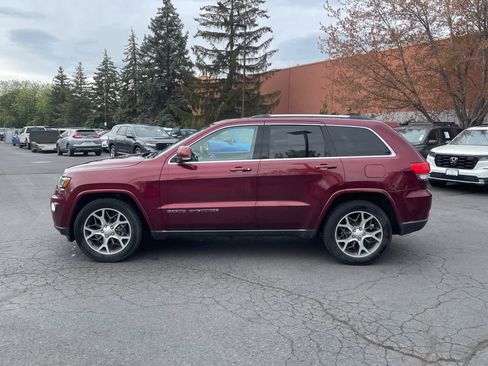 Used 2018 Jeep Grand Cherokee Limited image 2
