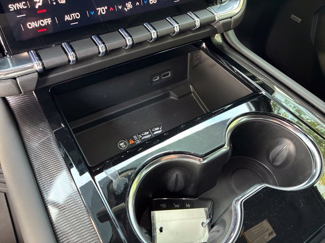 Used 2025 GMC Yukon Elevation w/ LPO, Elevation Black Package AWD/4WD image 17