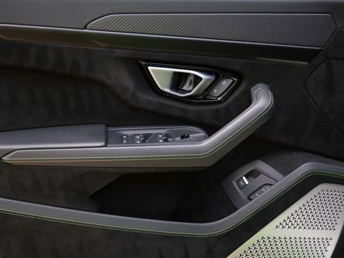 Used 2023 Lamborghini Urus Performante AWD/4WD image 29