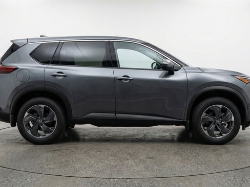 Used 2025 Nissan Rogue SV image 11