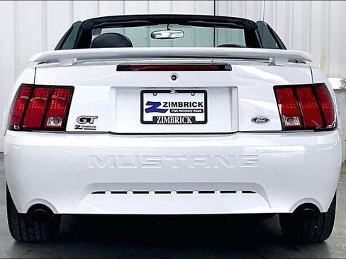 Used 2004 Ford Mustang GT RWD image 4