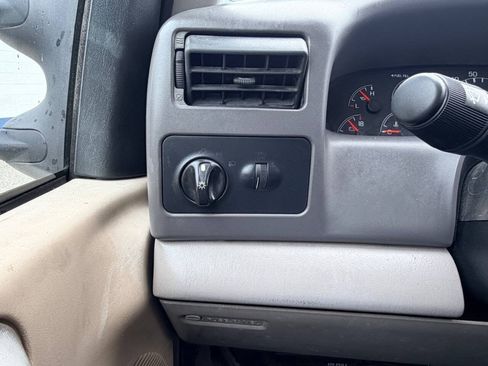 Used 1999 Ford F250 XL RWD image 9