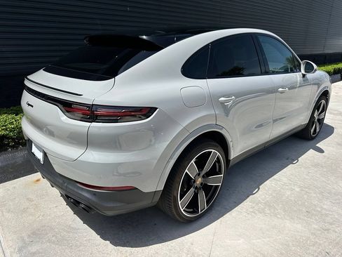 Certified 2023 Porsche Cayenne Platinum Edition AWD/4WD image 10
