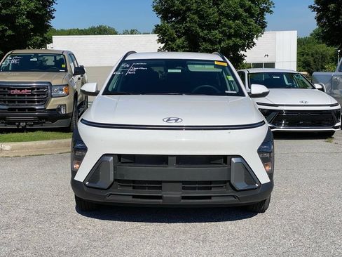 Used 2025 Hyundai Kona SEL FWD image 2