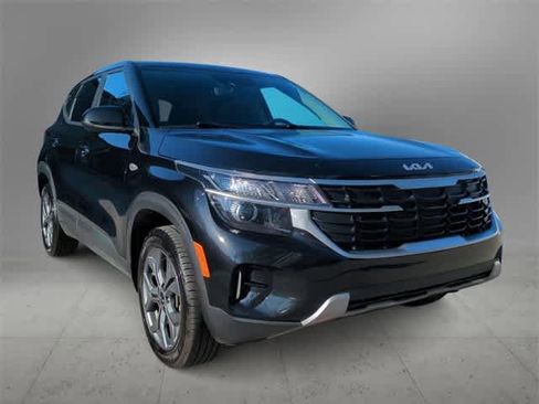 Used 2024 Kia Seltos LX image 2