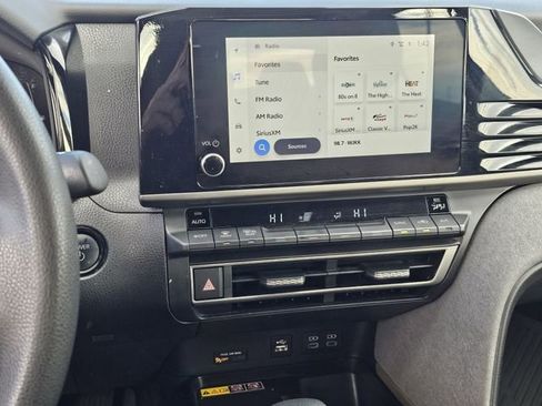 Used 2025 Toyota Camry LE image 9