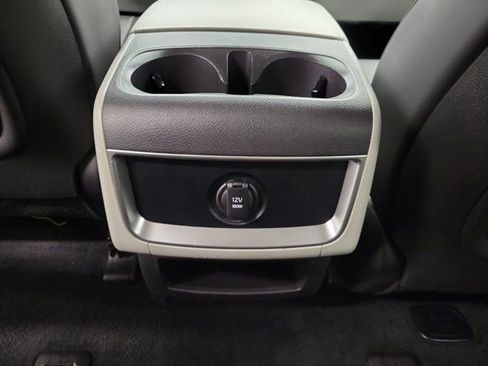 Used 2024 Kia Carnival LX FWD image 17