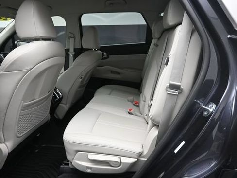 Used 2025 Kia Sorento S FWD image 19