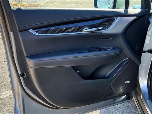 Used 2025 Cadillac XT6 Premium Luxury image 24