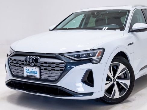 Used 2024 Audi Q8 e-tron Premium image 2