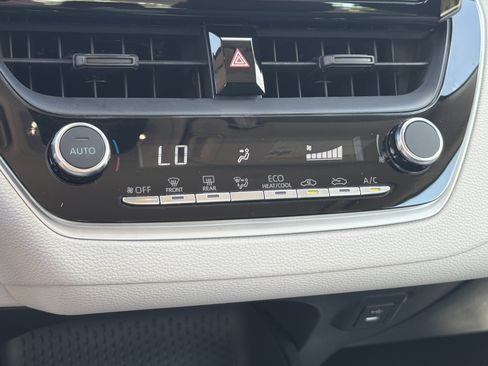 Used 2024 Toyota Corolla LE FWD image 30