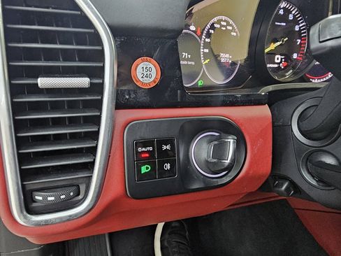 Used 2020 Porsche Cayenne E-Hybrid image 38