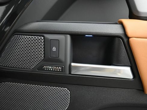 Used 2024 Land Rover Defender 90 V8 image 5