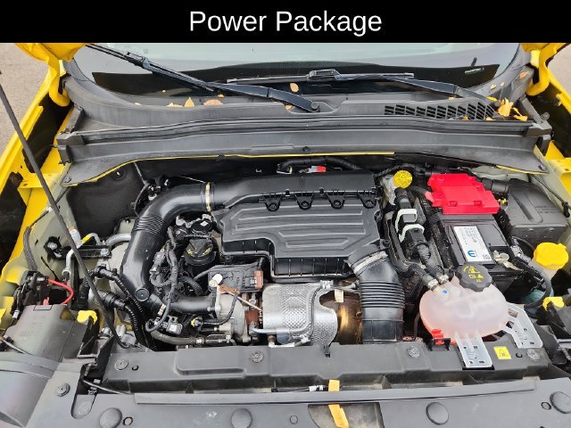 Used 2023 Jeep Renegade Latitude w/ Sun & Fun Group AWD/4WD image 17