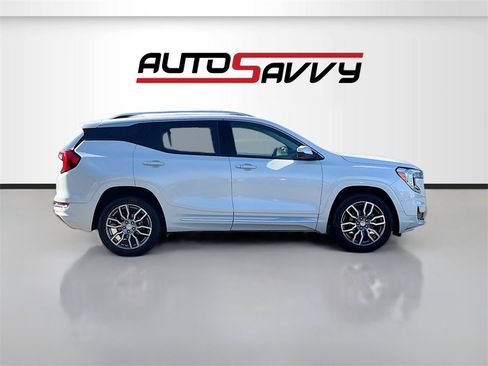 Used 2024 GMC Terrain Denali w/ Denali Premium Package image 8