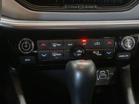 Used 2025 Jeep Compass Limited AWD/4WD image 18