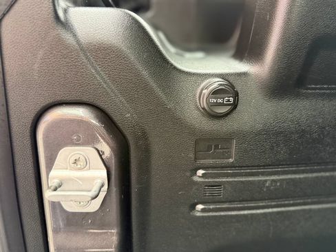 Used 2020 Jeep Wrangler Unlimited Sahara AWD/4WD image 20