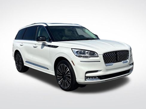 Certified 2024 Lincoln Aviator Black Label w/ Class IV Trailer Tow Package AWD/4WD image 6