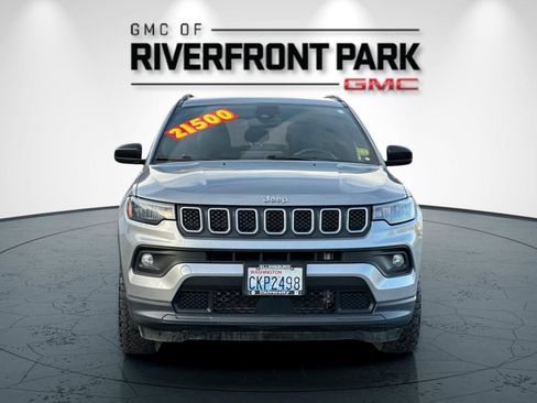 Used 2024 Jeep Compass Latitude image 8