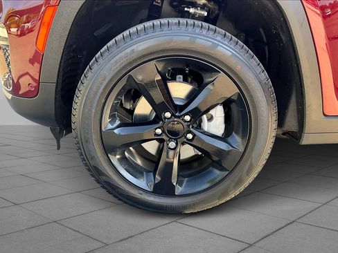 New 2025 Jeep Grand Cherokee Limited w/ Luxury Tech Group II image 11