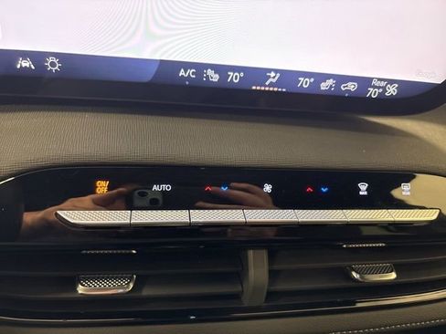 Used 2025 Buick Enclave Sport Touring FWD image 24