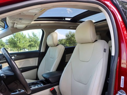 Used 2019 Ford Edge Titanium w/ Equipment Group 301A FWD image 15