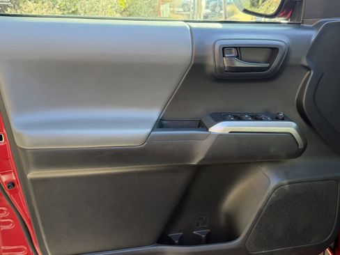 Used 2022 Toyota Tacoma SR5 image 5