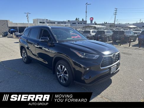 Used 2023 Toyota Highlander XLE FWD image 1