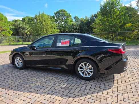 Used 2026 Toyota Camry LE w/ Convenience Package FWD image 9
