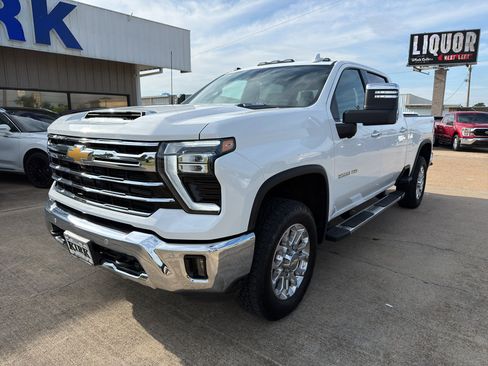 Used 2025 Chevrolet Silverado 2500 LTZ w/ LTZ Premium Package AWD/4WD image 1
