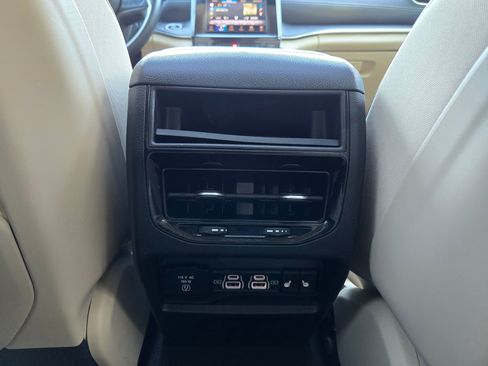 Used 2022 Jeep Grand Cherokee Limited image 30