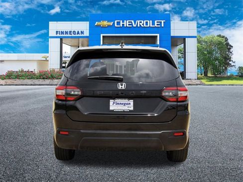 Used 2023 Honda Pilot LX image 6