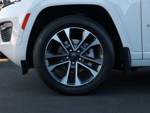 New 2025 Jeep Grand Cherokee Overland image 8