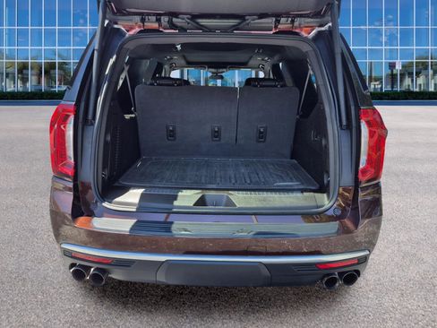 Used 2023 GMC Yukon XL Denali AWD/4WD image 11