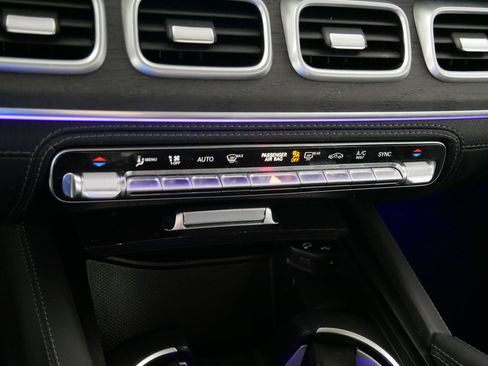 Used 2022 Mercedes-Benz GLS 450 4MATIC image 23