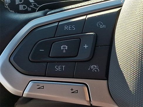 Used 2024 Volkswagen Atlas Cross Sport SE image 20