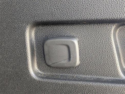 Certified 2023 GMC Acadia SLT w/ Preferred Package image 15