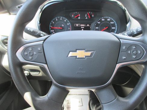 Used 2023 Chevrolet Traverse LS FWD image 17
