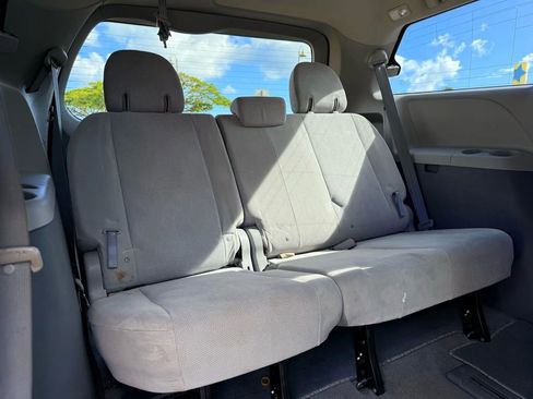 Used 2019 Toyota Sienna L image 14