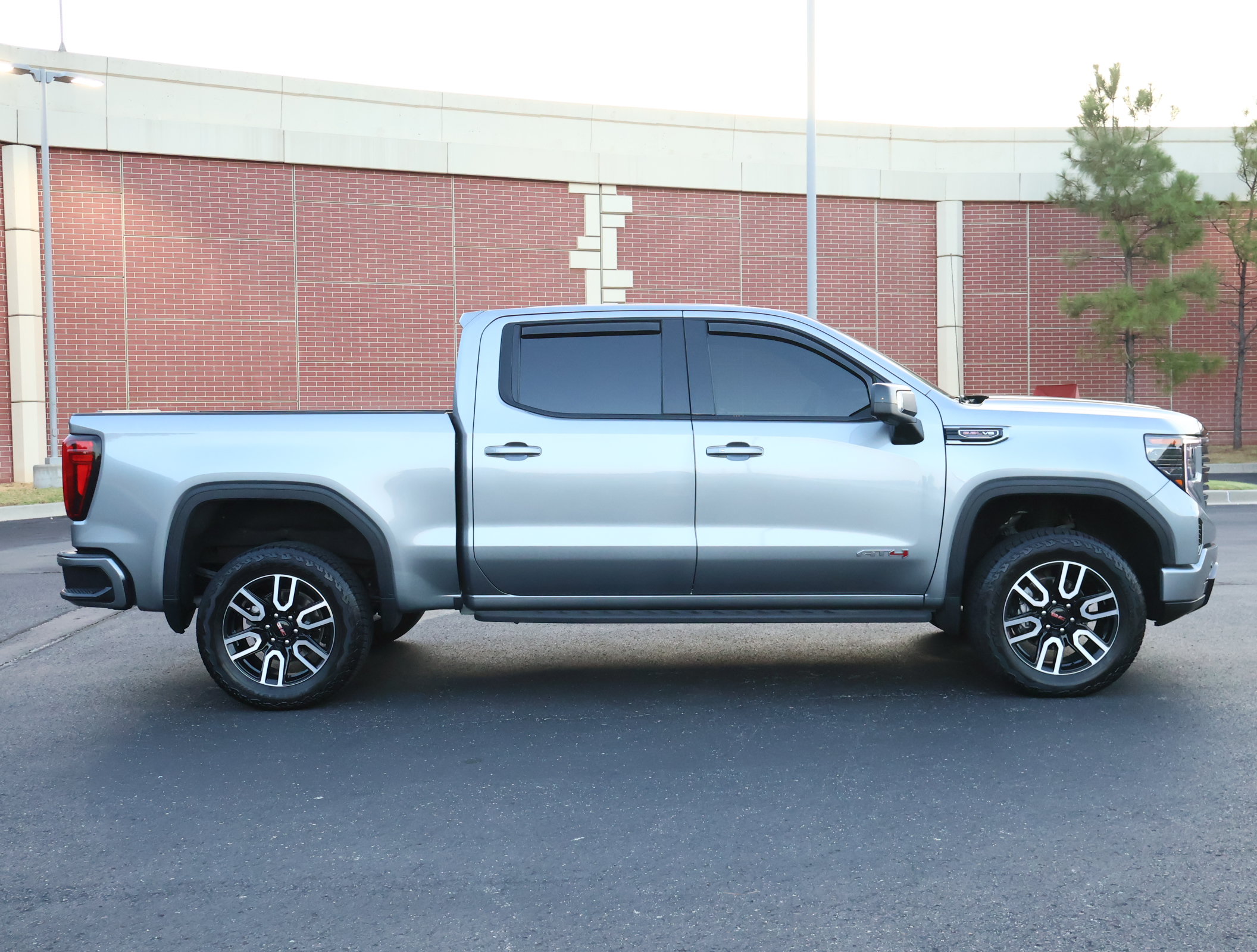 Used 2025 GMC Sierra 1500 AT4 w/ Technology Package AWD/4WD image 38