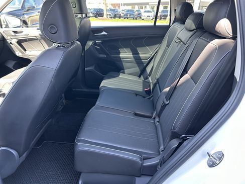 Used 2023 Volkswagen Tiguan SE image 25