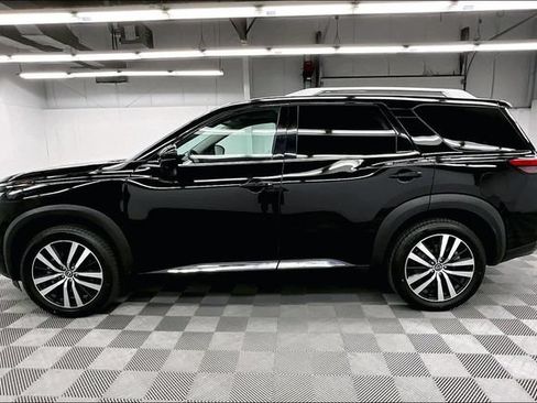 Used 2025 Nissan Pathfinder Platinum AWD/4WD image 14