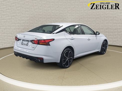 Used 2025 Nissan Altima 2.5 SR image 5