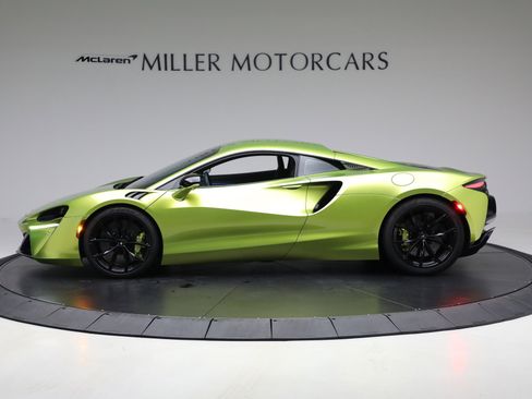 Used 2024 McLaren Artura image 3