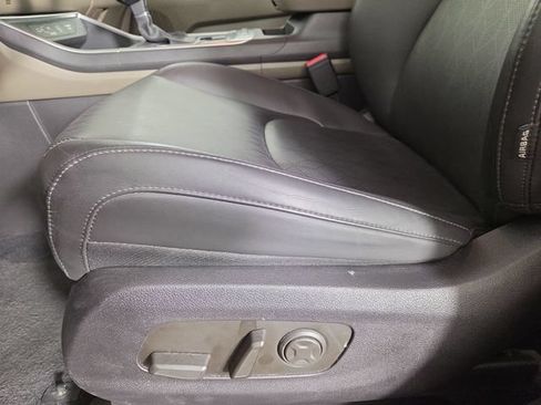 Certified 2025 Kia Carnival FWD image 28