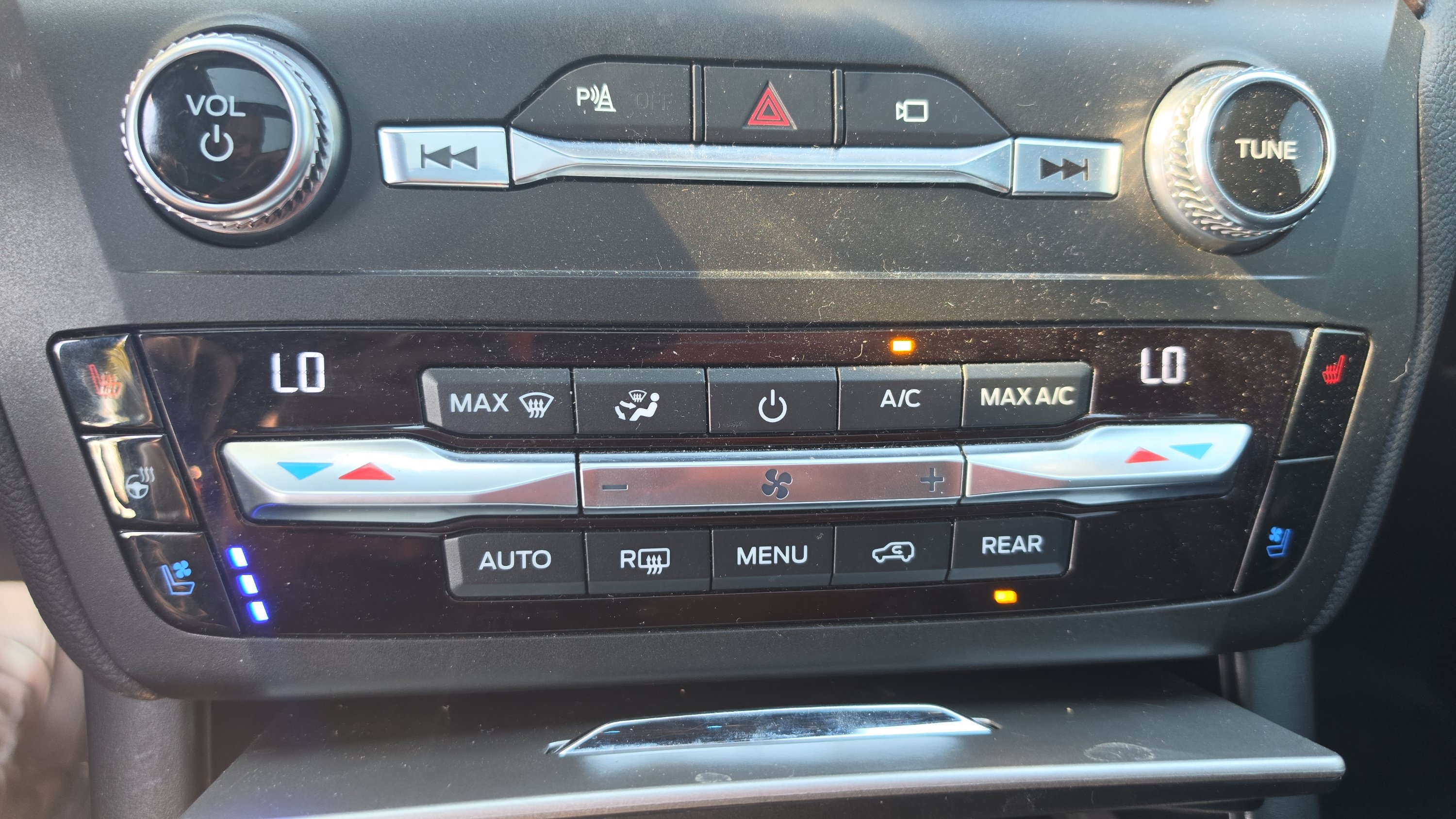 Used 2020 Ford Explorer Limited AWD/4WD image 19