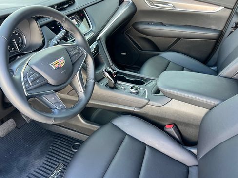 Used 2025 Cadillac XT5 Luxury w/ LPO, Floor Liner Package FWD image 9