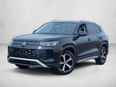 Used 2025 Volkswagen Tiguan SE